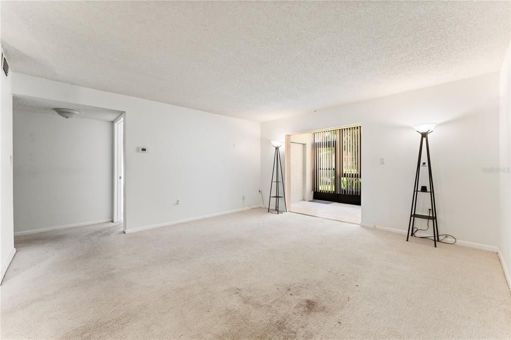 На продажу: $184,990 (2 спален, 2 ванн, 1100 Квадратных фут)