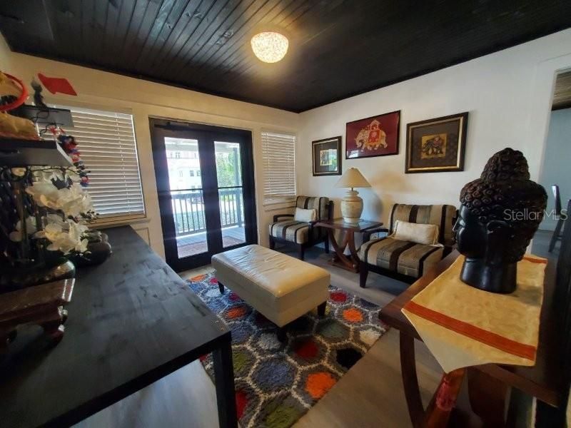 For Rent: $3,400 (6 beds, 2 baths, 2100 Square Feet)