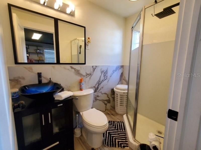 For Rent: $3,400 (6 beds, 2 baths, 2100 Square Feet)
