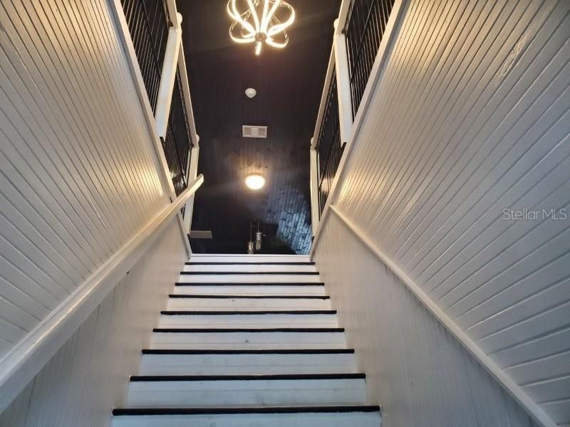 For Rent: $3,400 (6 beds, 2 baths, 2100 Square Feet)