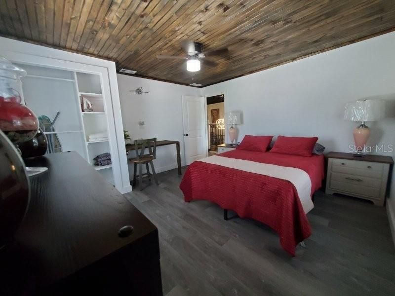 For Rent: $3,400 (6 beds, 2 baths, 2100 Square Feet)