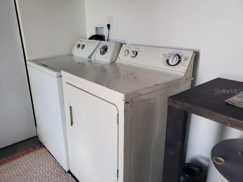 For Rent: $3,400 (6 beds, 2 baths, 2100 Square Feet)