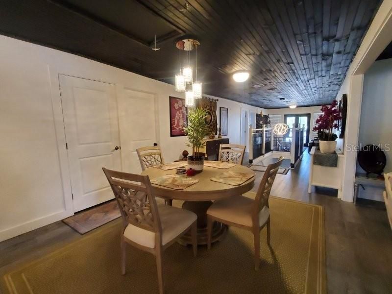For Rent: $3,400 (6 beds, 2 baths, 2100 Square Feet)