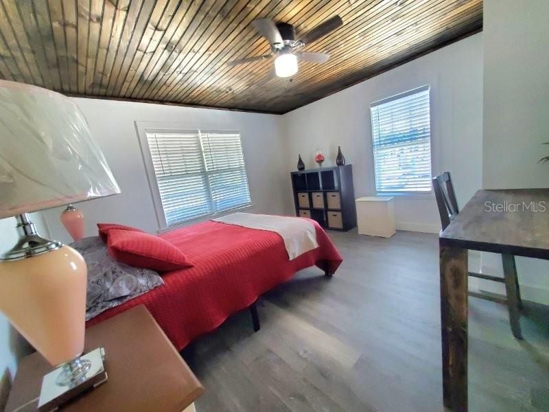 For Rent: $3,400 (6 beds, 2 baths, 2100 Square Feet)