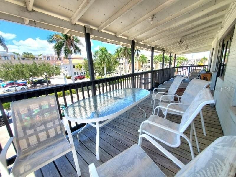 For Rent: $3,400 (6 beds, 2 baths, 2100 Square Feet)