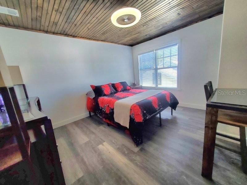 For Rent: $3,400 (6 beds, 2 baths, 2100 Square Feet)