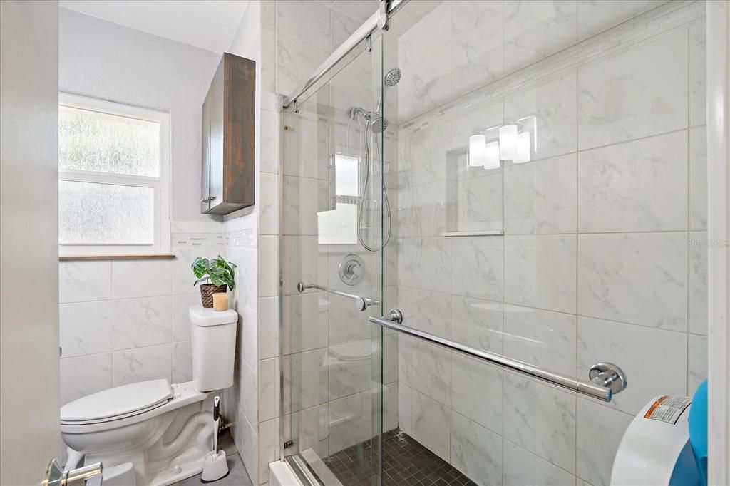 For Sale: $324,900 (2 beds, 1 baths, 898 Square Feet)