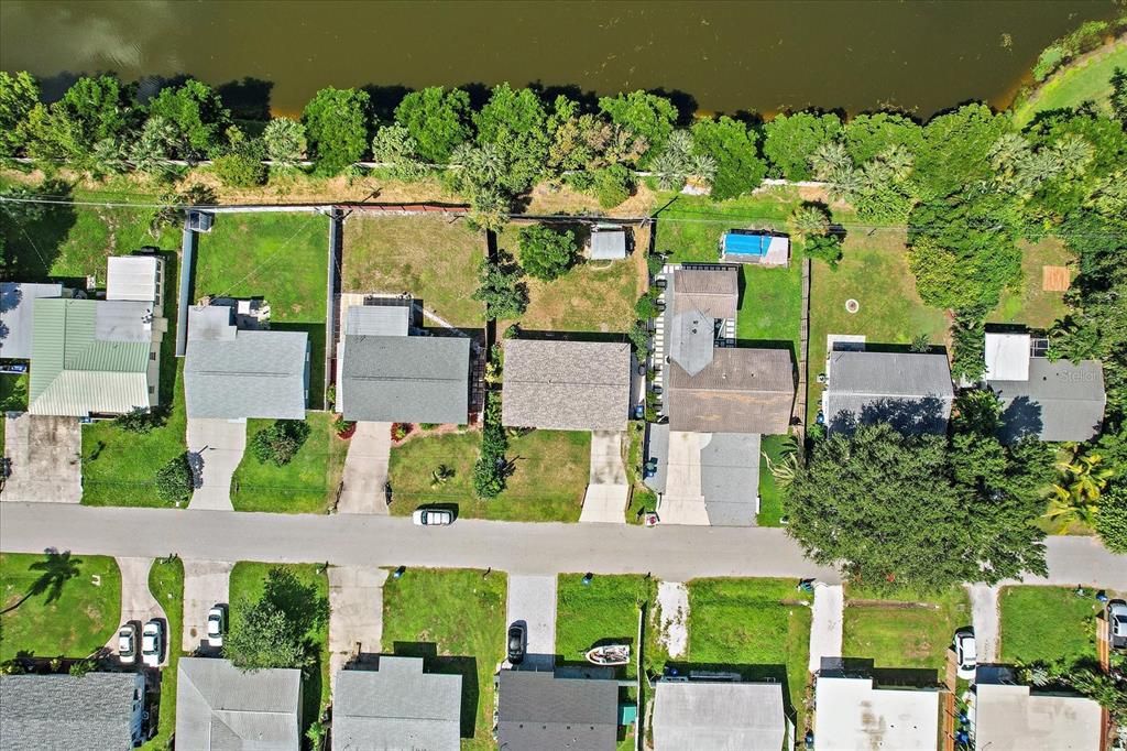 For Sale: $324,900 (2 beds, 1 baths, 898 Square Feet)