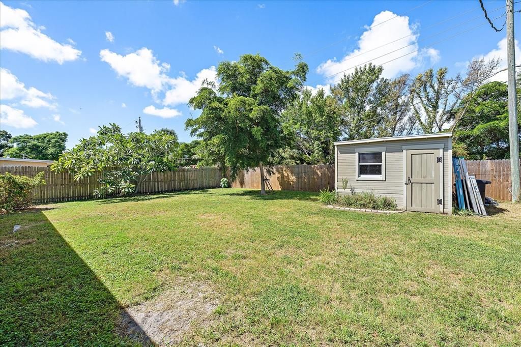 For Sale: $324,900 (2 beds, 1 baths, 898 Square Feet)