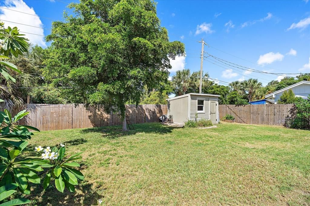 For Sale: $324,900 (2 beds, 1 baths, 898 Square Feet)