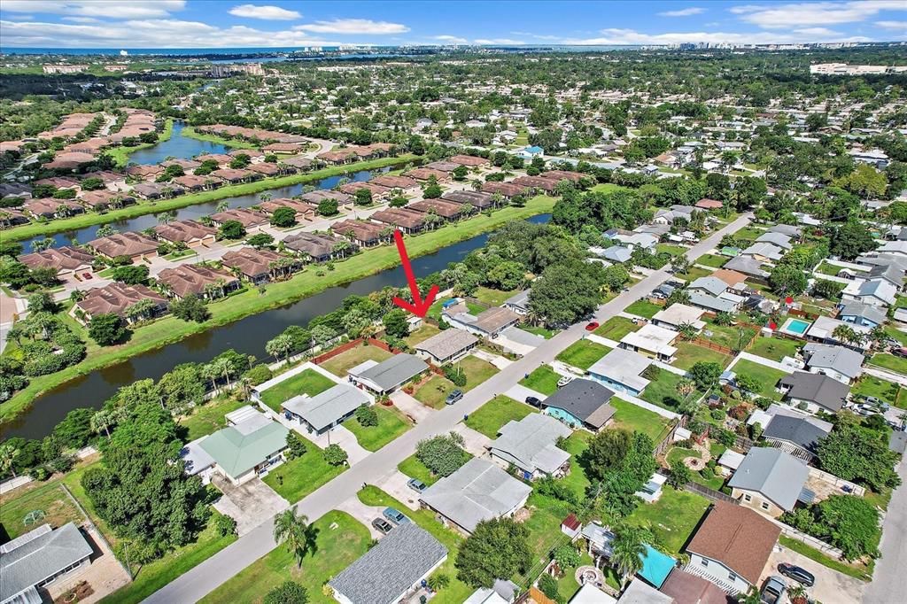 For Sale: $324,900 (2 beds, 1 baths, 898 Square Feet)