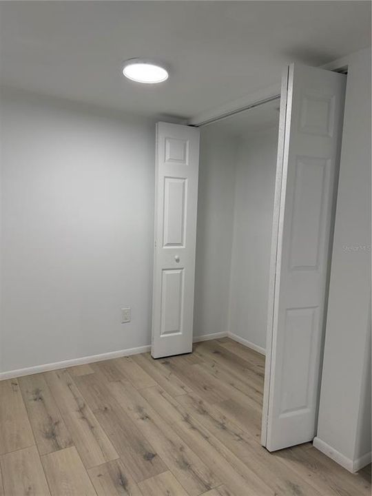 For Sale: $170,000 (2 beds, 1 baths, 892 Square Feet)