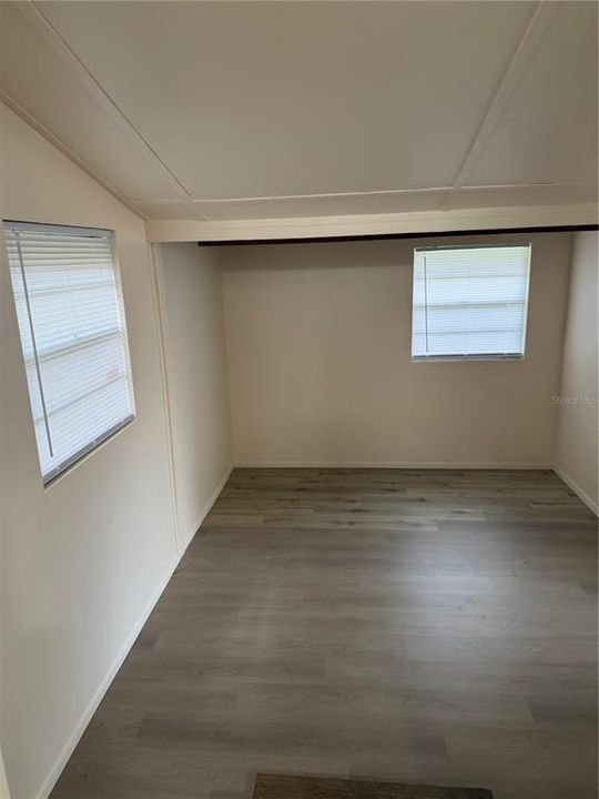 For Sale: $170,000 (2 beds, 1 baths, 892 Square Feet)