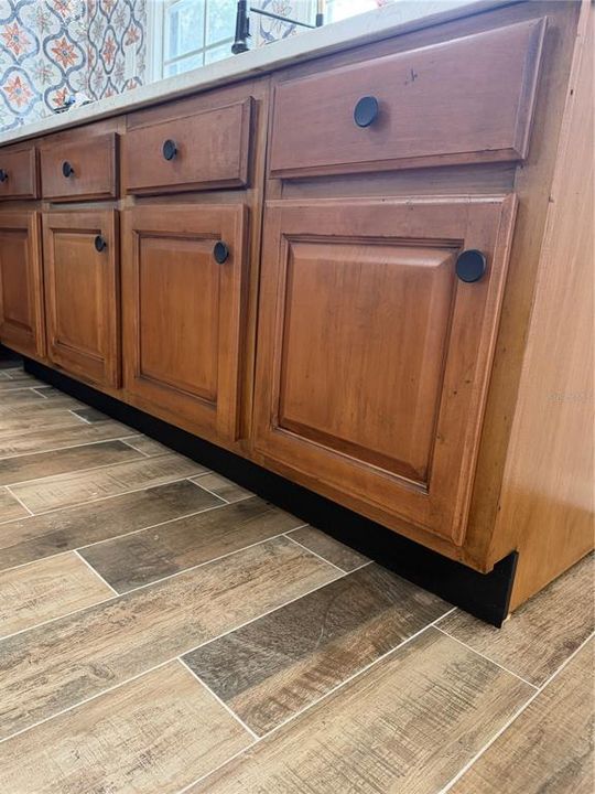 For Sale: $170,000 (2 beds, 1 baths, 892 Square Feet)