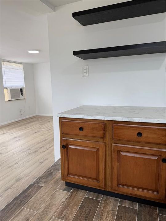 For Sale: $170,000 (2 beds, 1 baths, 892 Square Feet)