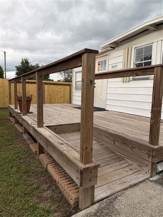 For Sale: $170,000 (2 beds, 1 baths, 892 Square Feet)