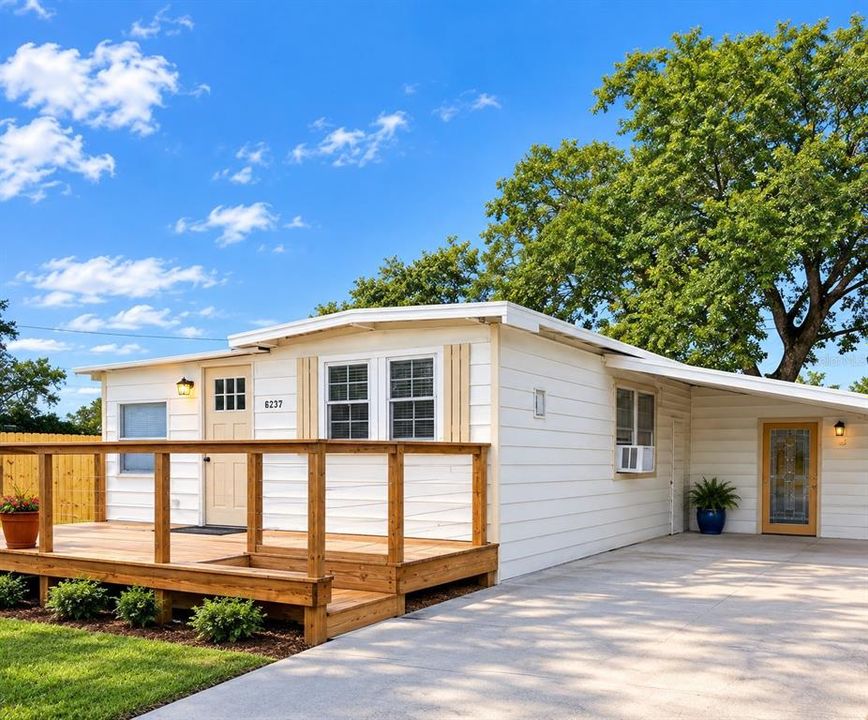 For Sale: $170,000 (2 beds, 1 baths, 892 Square Feet)