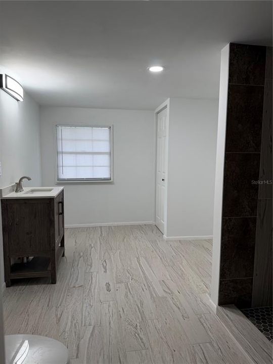 For Sale: $170,000 (2 beds, 1 baths, 892 Square Feet)