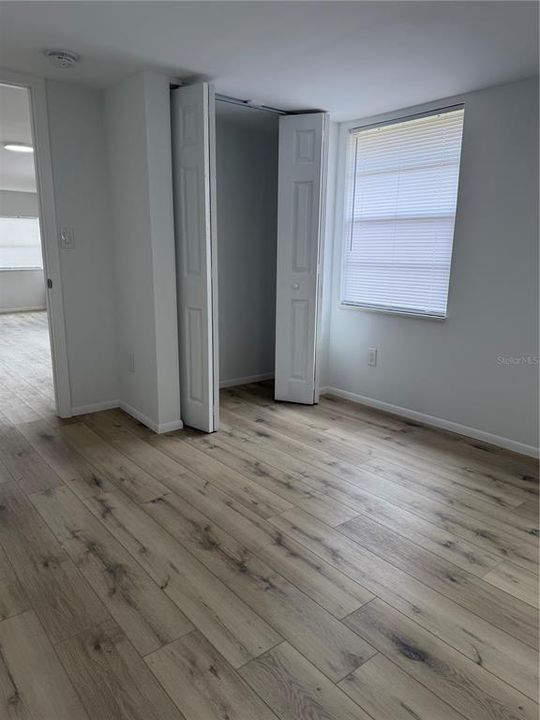 For Sale: $170,000 (2 beds, 1 baths, 892 Square Feet)