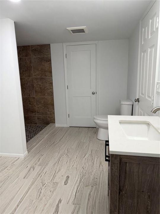 For Sale: $170,000 (2 beds, 1 baths, 892 Square Feet)