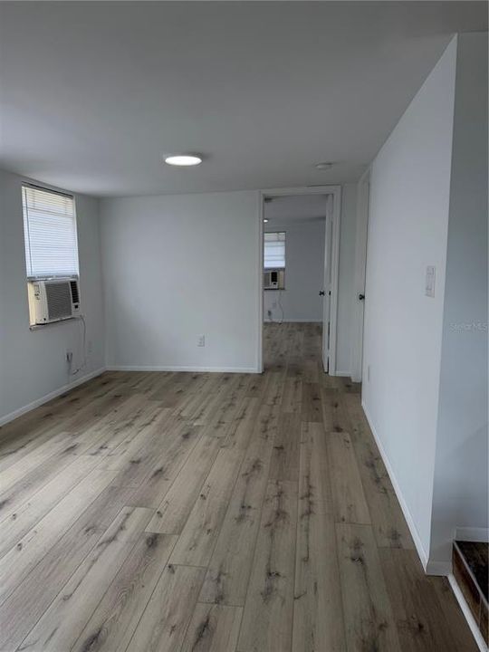 For Sale: $170,000 (2 beds, 1 baths, 892 Square Feet)