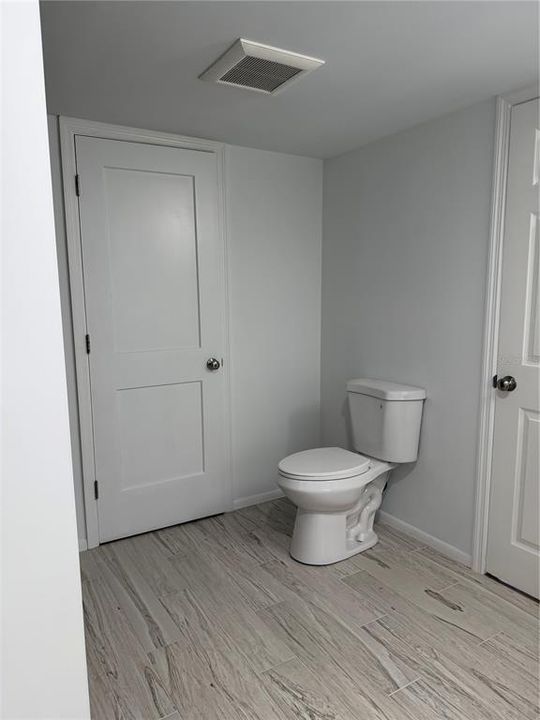 For Sale: $170,000 (2 beds, 1 baths, 892 Square Feet)