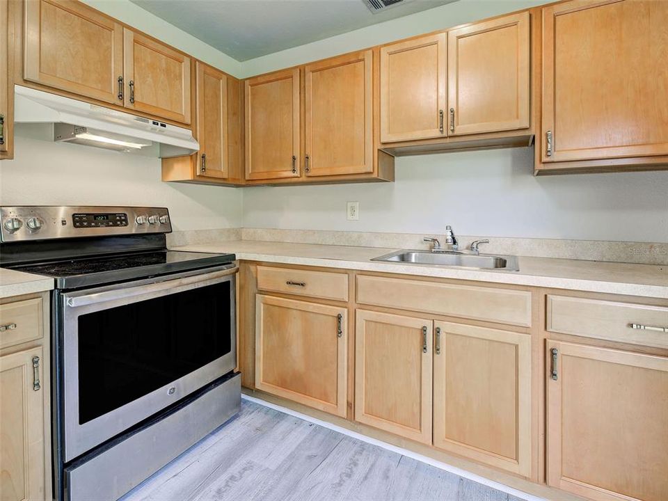 En Venta: $215,000 (2 camas, 2 baños, 998 Pies cuadrados)