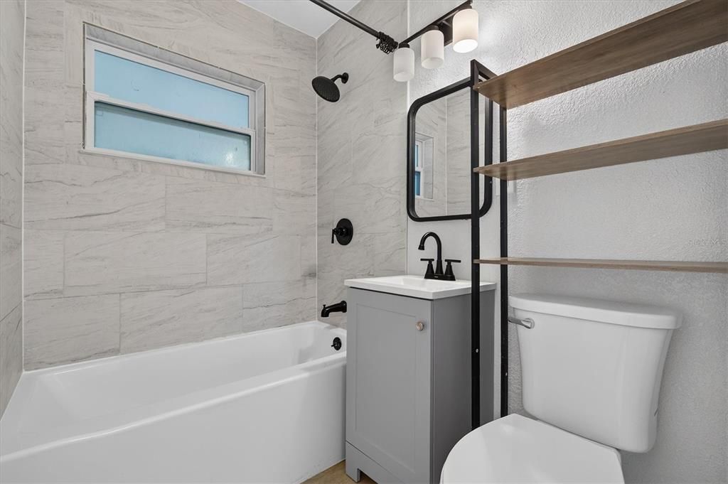 En Venta: $365,000 (3 camas, 2 baños, 1216 Pies cuadrados)