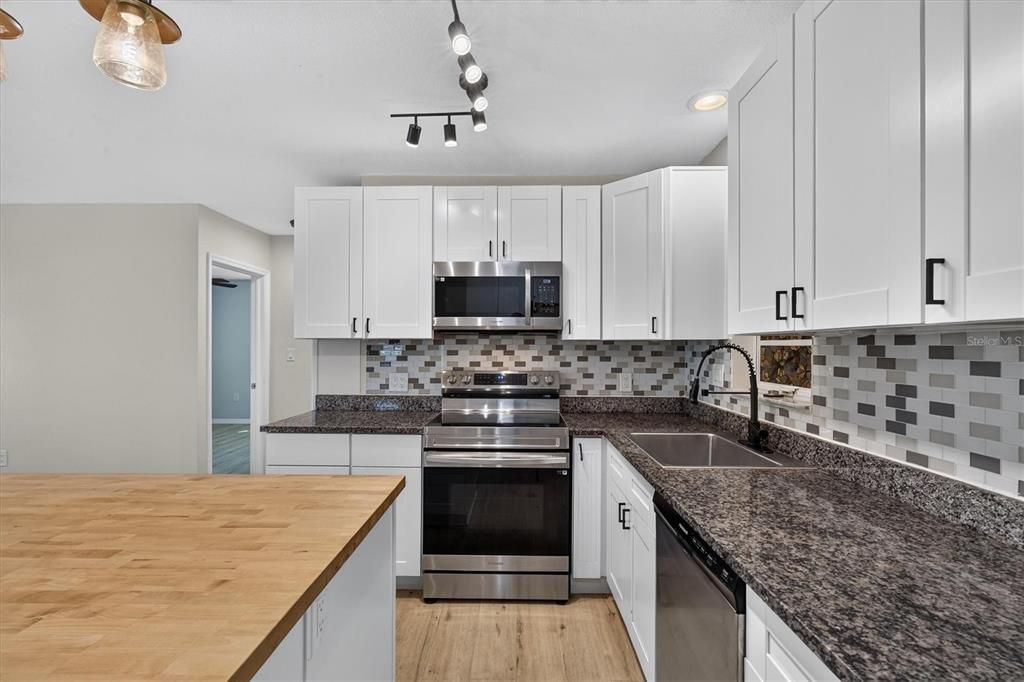 En Venta: $365,000 (3 camas, 2 baños, 1216 Pies cuadrados)