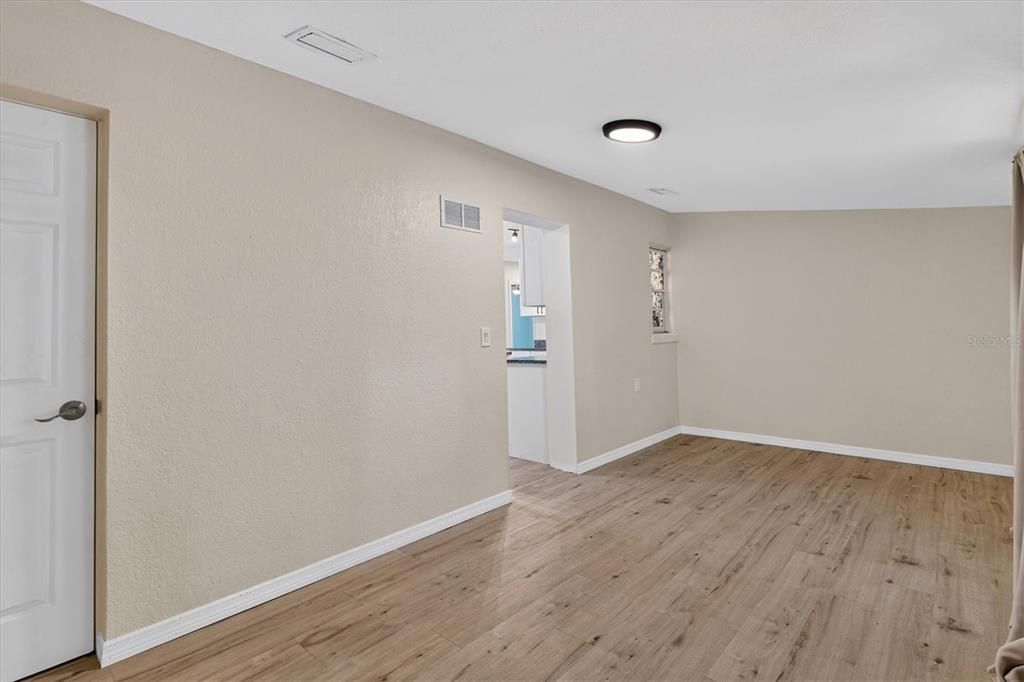En Venta: $365,000 (3 camas, 2 baños, 1216 Pies cuadrados)