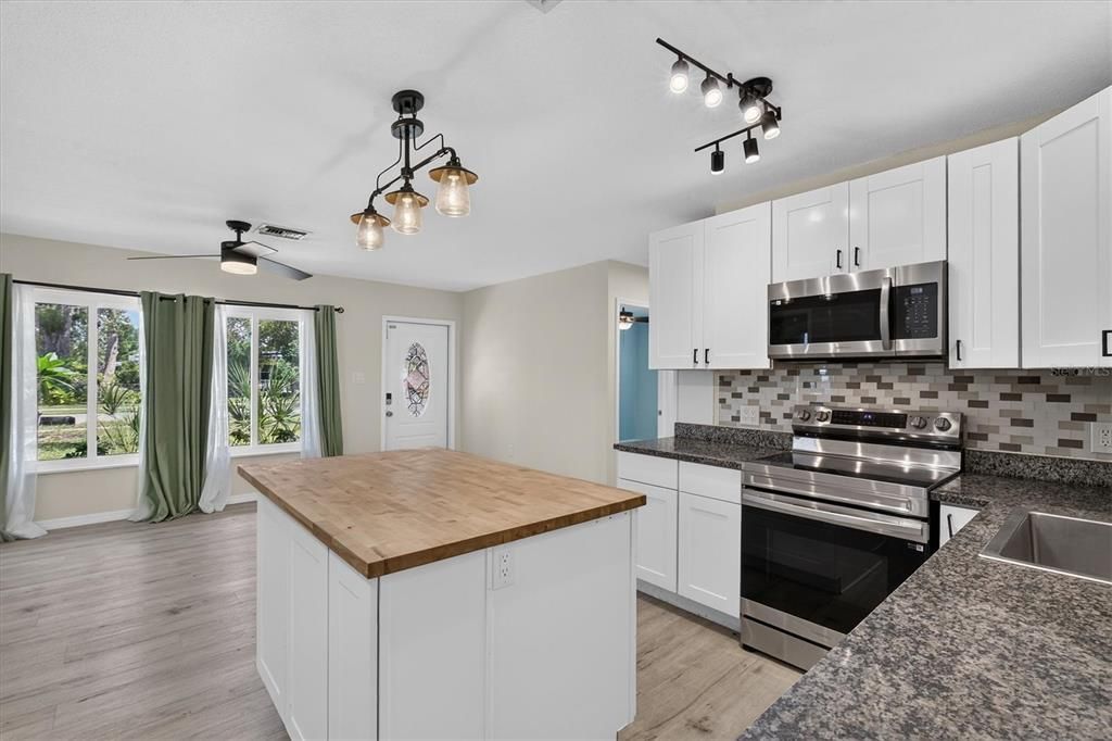 En Venta: $365,000 (3 camas, 2 baños, 1216 Pies cuadrados)