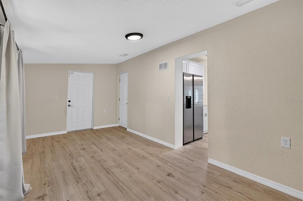 En Venta: $365,000 (3 camas, 2 baños, 1216 Pies cuadrados)