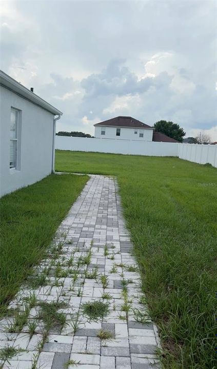For Rent: $1,990 (3 beds, 2 baths, 1836 Square Feet)