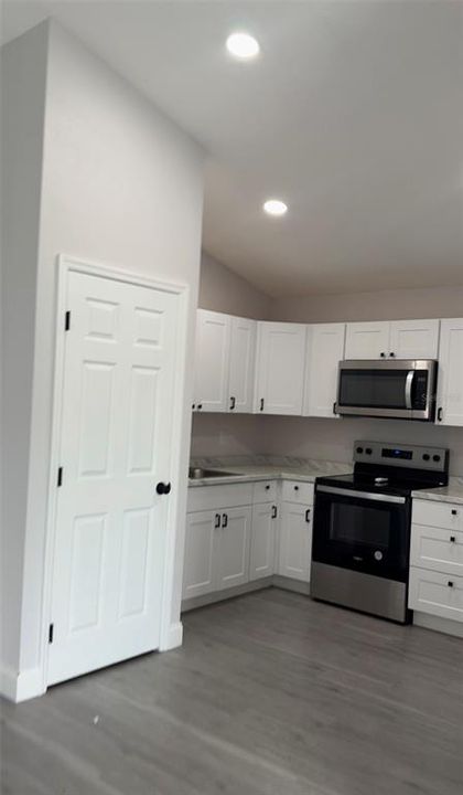 For Rent: $1,990 (3 beds, 2 baths, 1836 Square Feet)