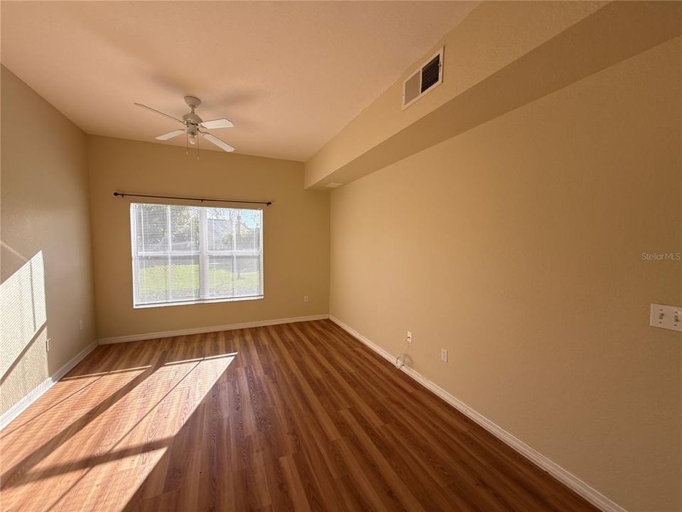 For Rent: $1,900 (4 beds, 3 baths, 1470 Square Feet)