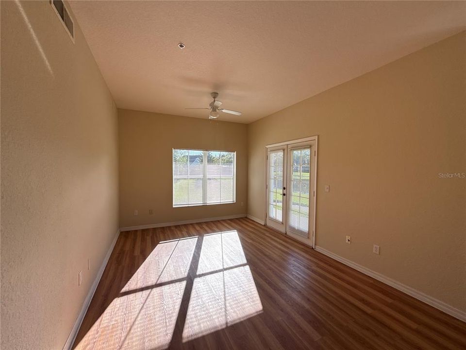 For Rent: $1,900 (4 beds, 3 baths, 1470 Square Feet)