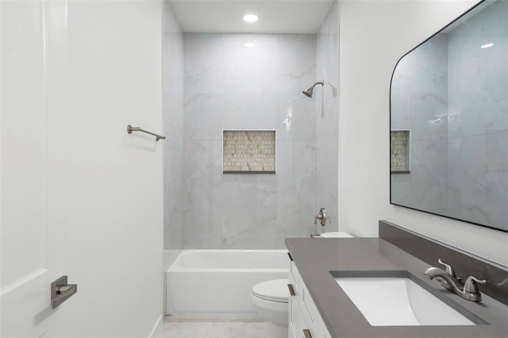 En Venta: $499,900 (3 camas, 2 baños, 1720 Pies cuadrados)