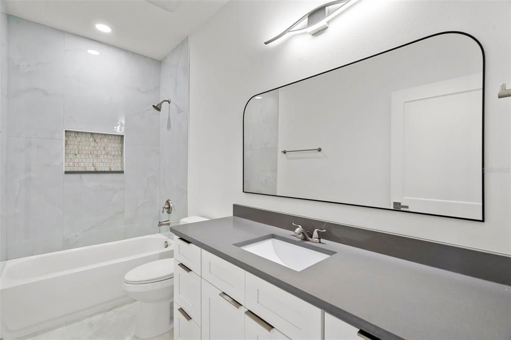 En Venta: $499,900 (3 camas, 2 baños, 1720 Pies cuadrados)