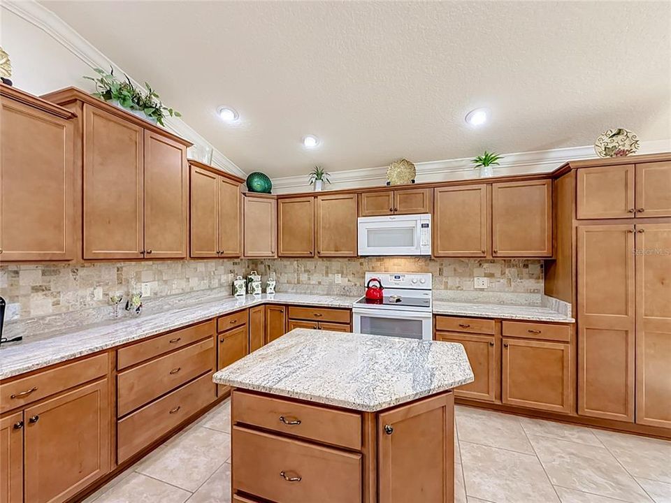 For Sale: $439,000 (3 beds, 2 baths, 1617 Square Feet)