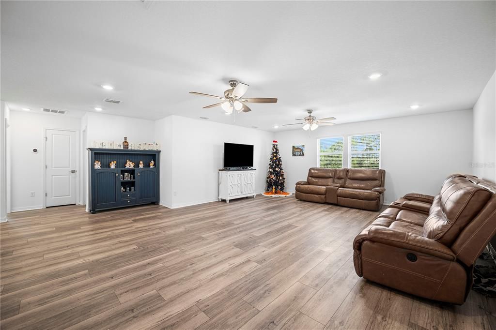 For Sale: $675,000 (4 beds, 3 baths, 3187 Square Feet)