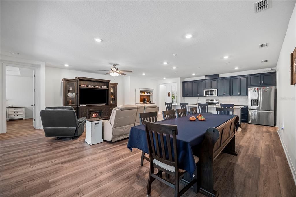 For Sale: $675,000 (4 beds, 3 baths, 3187 Square Feet)