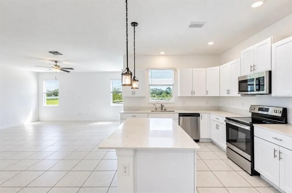 For Rent: $2,795 (4 beds, 2 baths, 2466 Square Feet)
