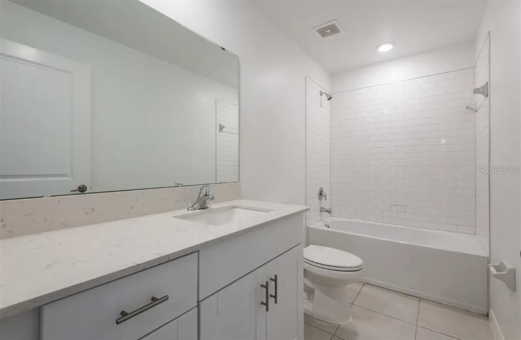 For Rent: $2,795 (4 beds, 2 baths, 2466 Square Feet)