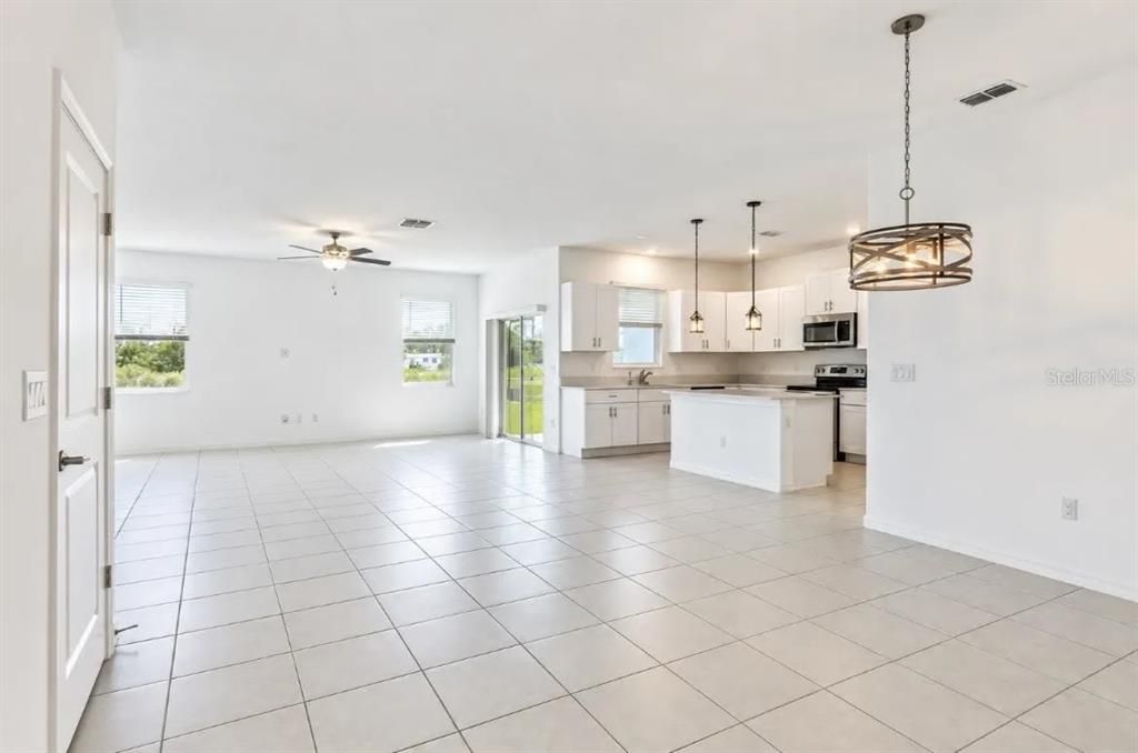 For Rent: $2,795 (4 beds, 2 baths, 2466 Square Feet)