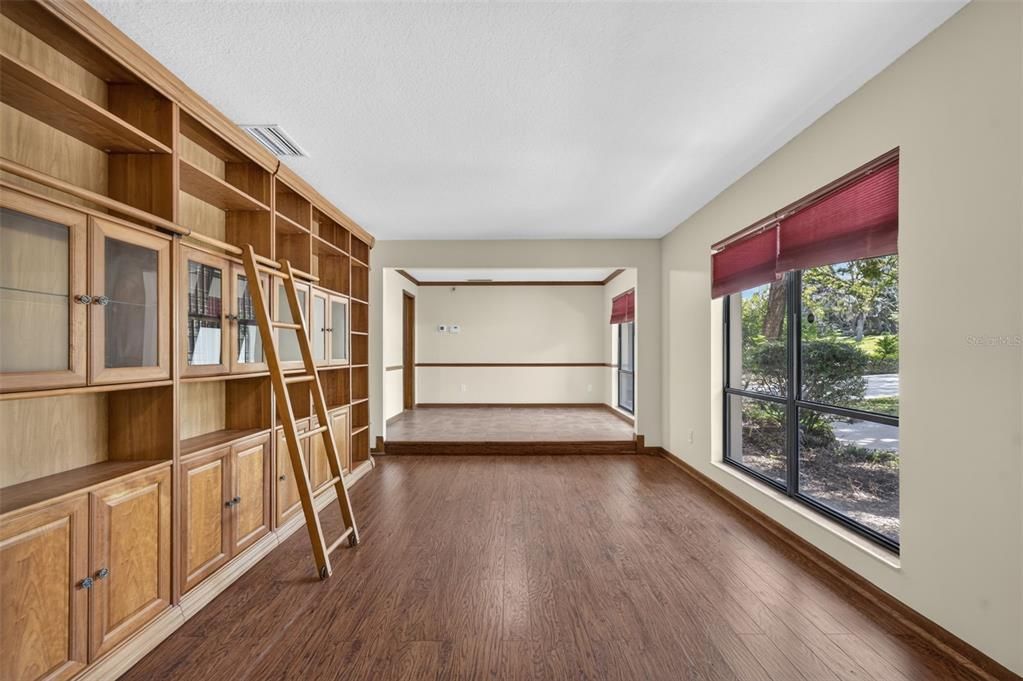 En Venta: $499,000 (4 camas, 2 baños, 2084 Pies cuadrados)