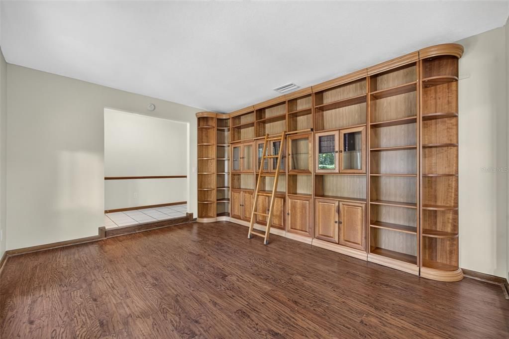 En Venta: $499,000 (4 camas, 2 baños, 2084 Pies cuadrados)
