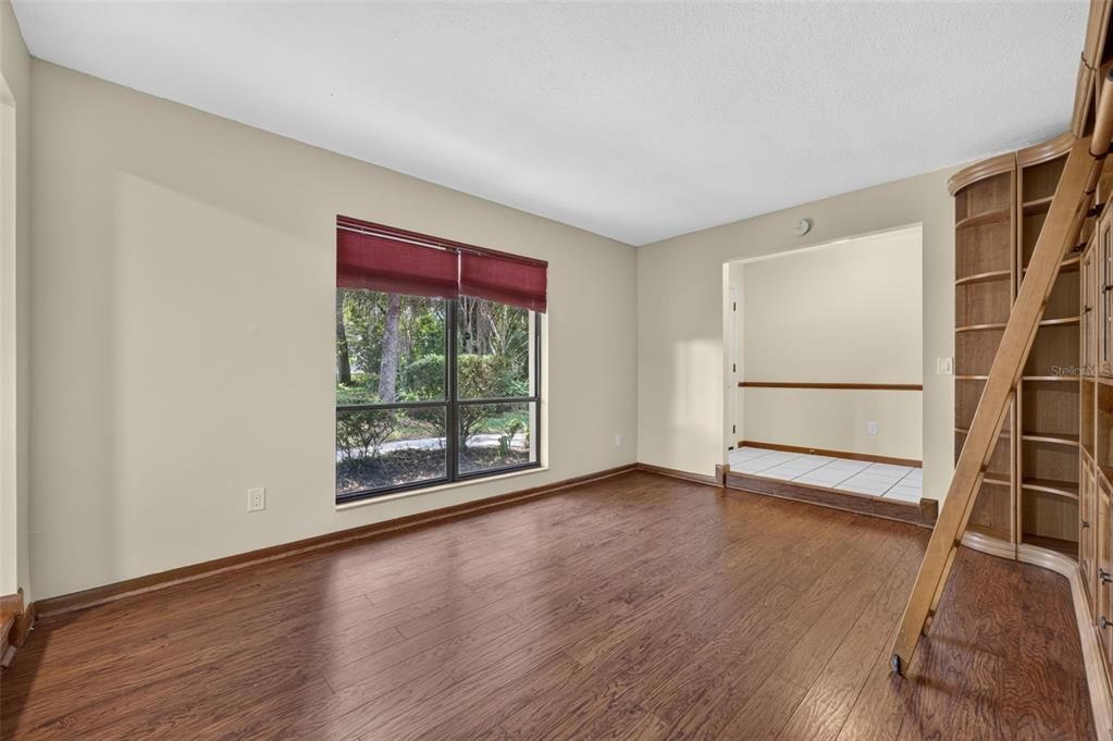 En Venta: $499,000 (4 camas, 2 baños, 2084 Pies cuadrados)