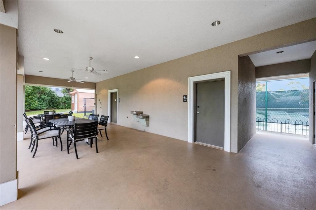 En Venta: $499,000 (4 camas, 2 baños, 2084 Pies cuadrados)