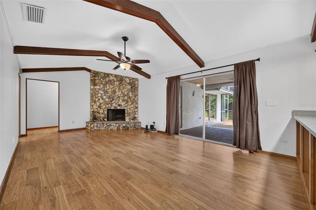 En Venta: $499,000 (4 camas, 2 baños, 2084 Pies cuadrados)