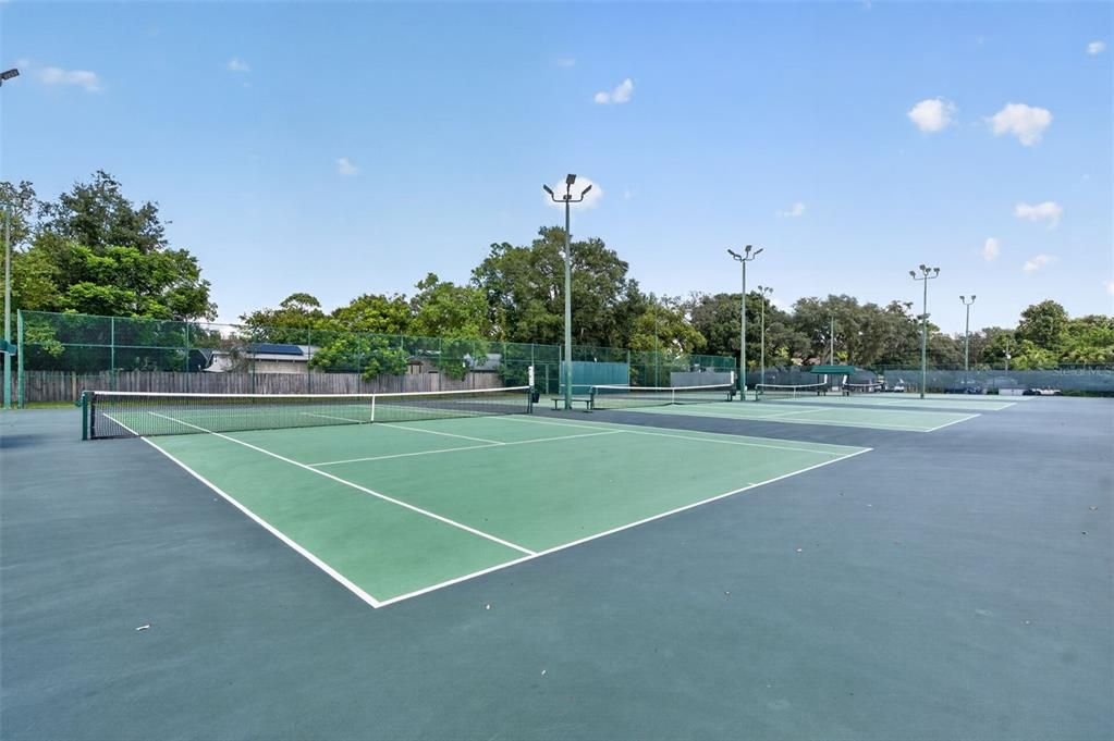 En Venta: $499,000 (4 camas, 2 baños, 2084 Pies cuadrados)